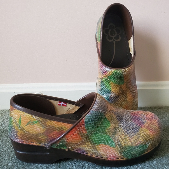 Clogs - Picture 2 of 4